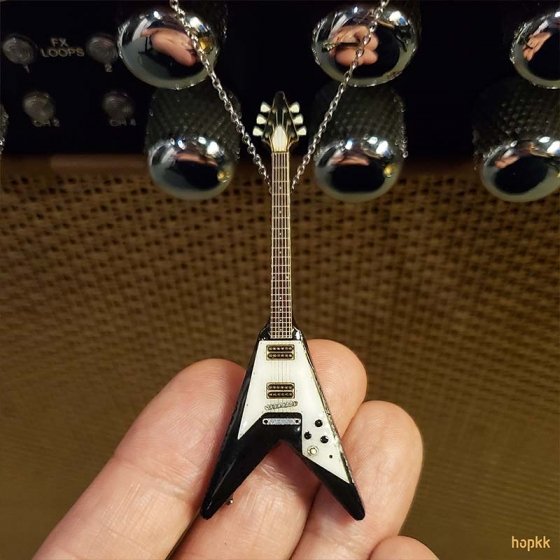Miniature guitar pendant - Flying V #0003 1