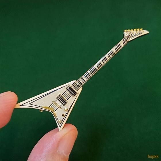 Miniature guitar pin - RRT3 #0002 0