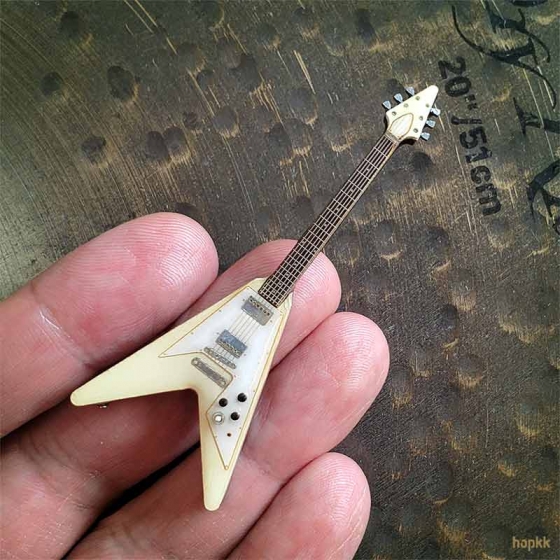 Classic white miniature guitar pin - Flying V #0002 1
