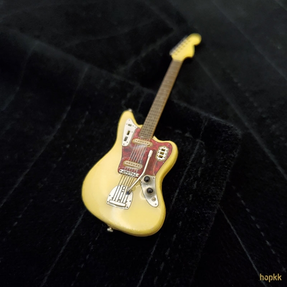 Miniature olympic white guitar lapel pin - Jaguar #0001 0