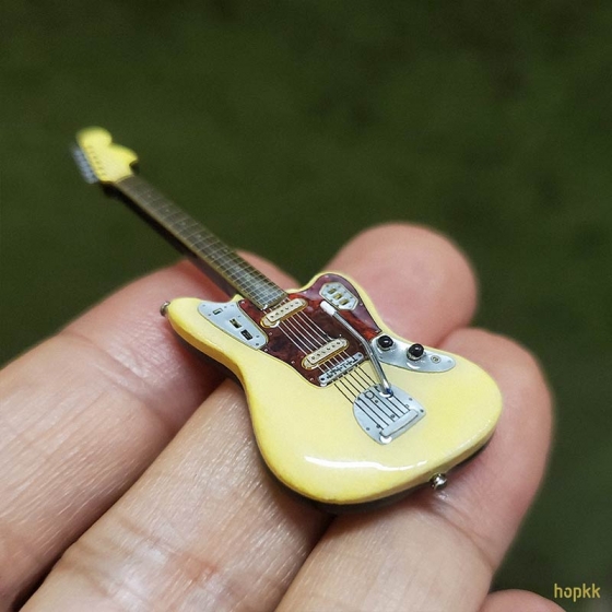 Miniature olympic white guitar lapel pin - Jaguar #0001 2