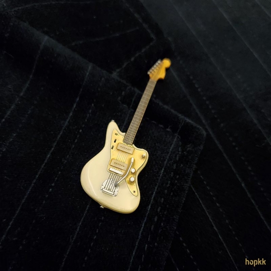 Miniature olympic white guitar lapel pin - Jazzmaster #0002 0
