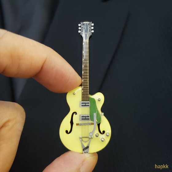 Miniature guitar lapel pin - Smoke Green #0003 (G6118T) 2