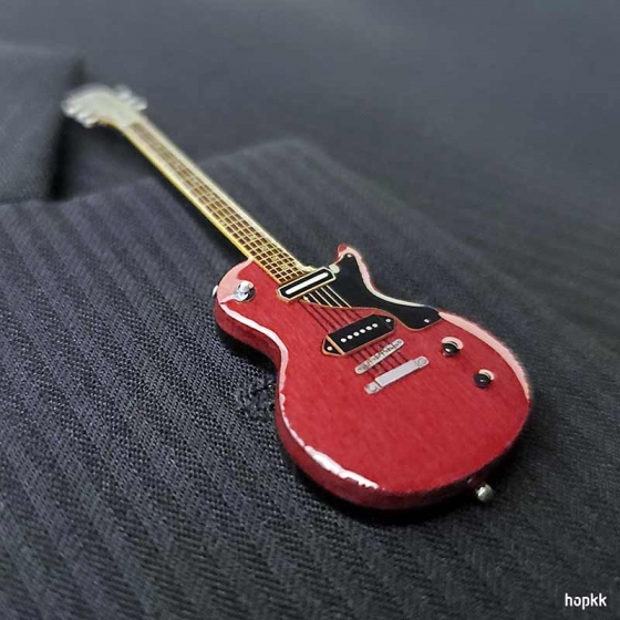 Miniature John Lennon favorite guitar lapel pin - Les Paul #0011 3