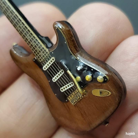 Miniature wood color guitar lapel pin - Strat #0007 2