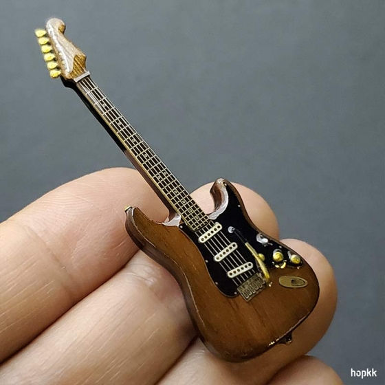 Miniature wood color guitar lapel pin - Strat #0007 4