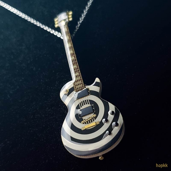 Miniature bullseye guitar pendant - Les Paul #0014 1