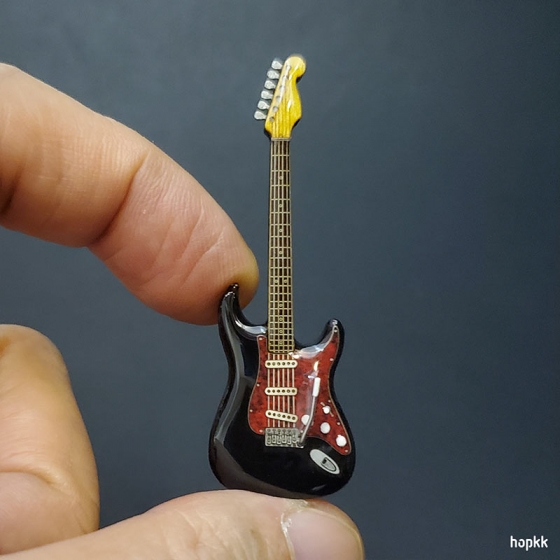 Miniature black color with rosewood pattern guitar lapel pin - Strat #0005 0
