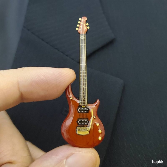 Miniature brown + gold color guitar lapel pin - Majesty 6 #0001 1
